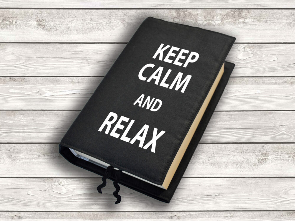 Obal na knihu s potiskem Keep calm and relax