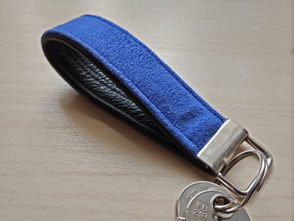 Ručně šitá klíčenka